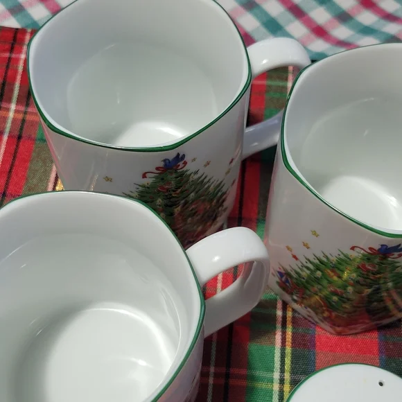 Seizan Fine China Christmas Mugs and Salt an Pepper Shaker. Very Rare Find! - Picture 6 of 8